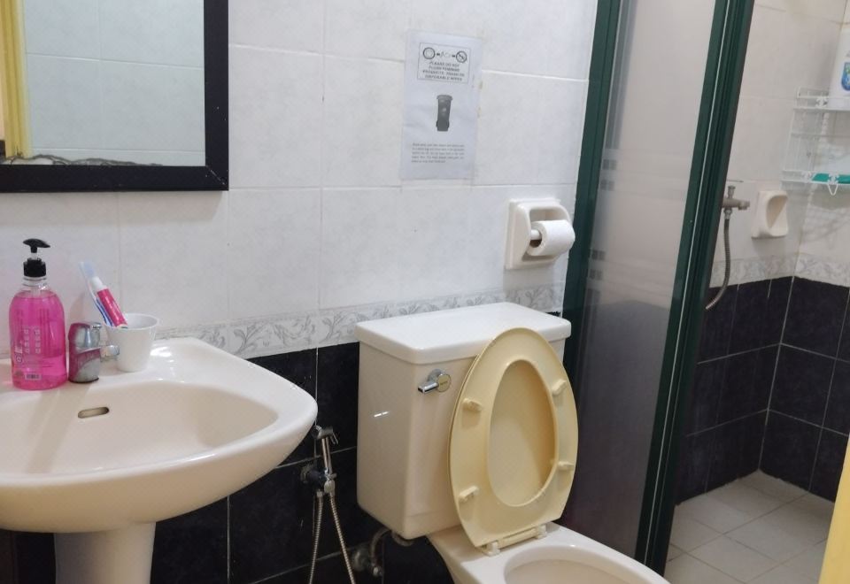 豪华双床房，附独立浴室和共用阳台