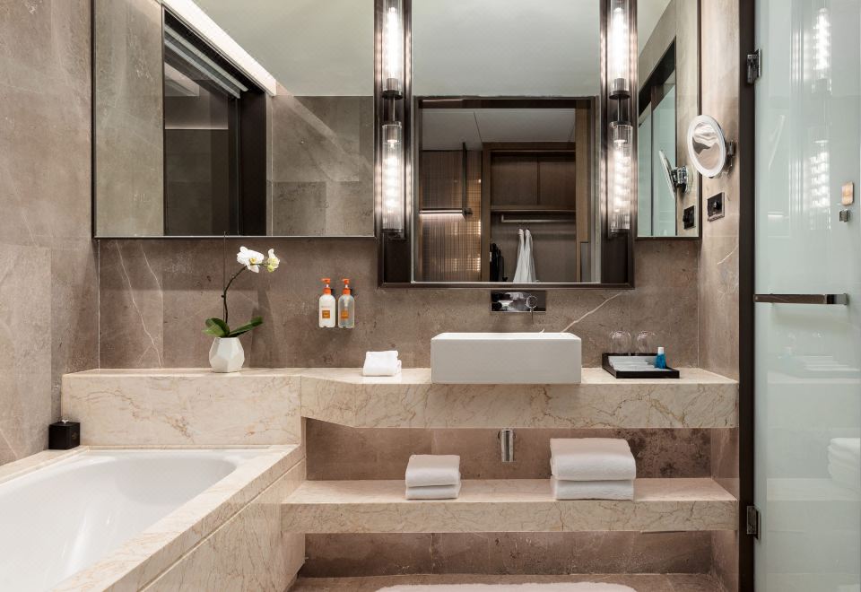 Crowne Plaza Beihai Silver Beach1 Queen Bed And 1 Single Bed Standard Room