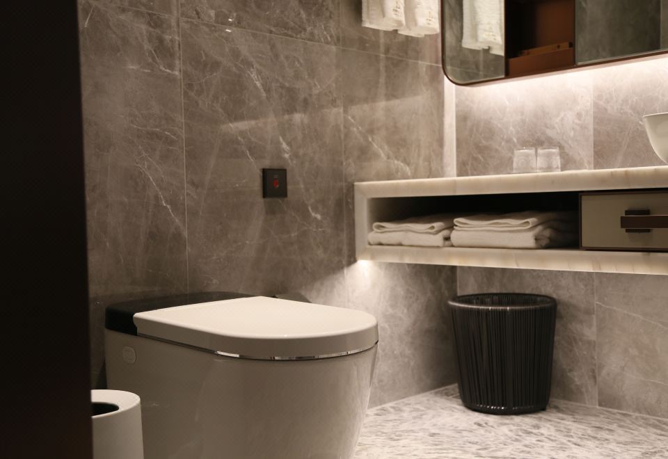 舒適大床房（博世洗衣機│唯寶智能衞浴│高儀化粧鏡）