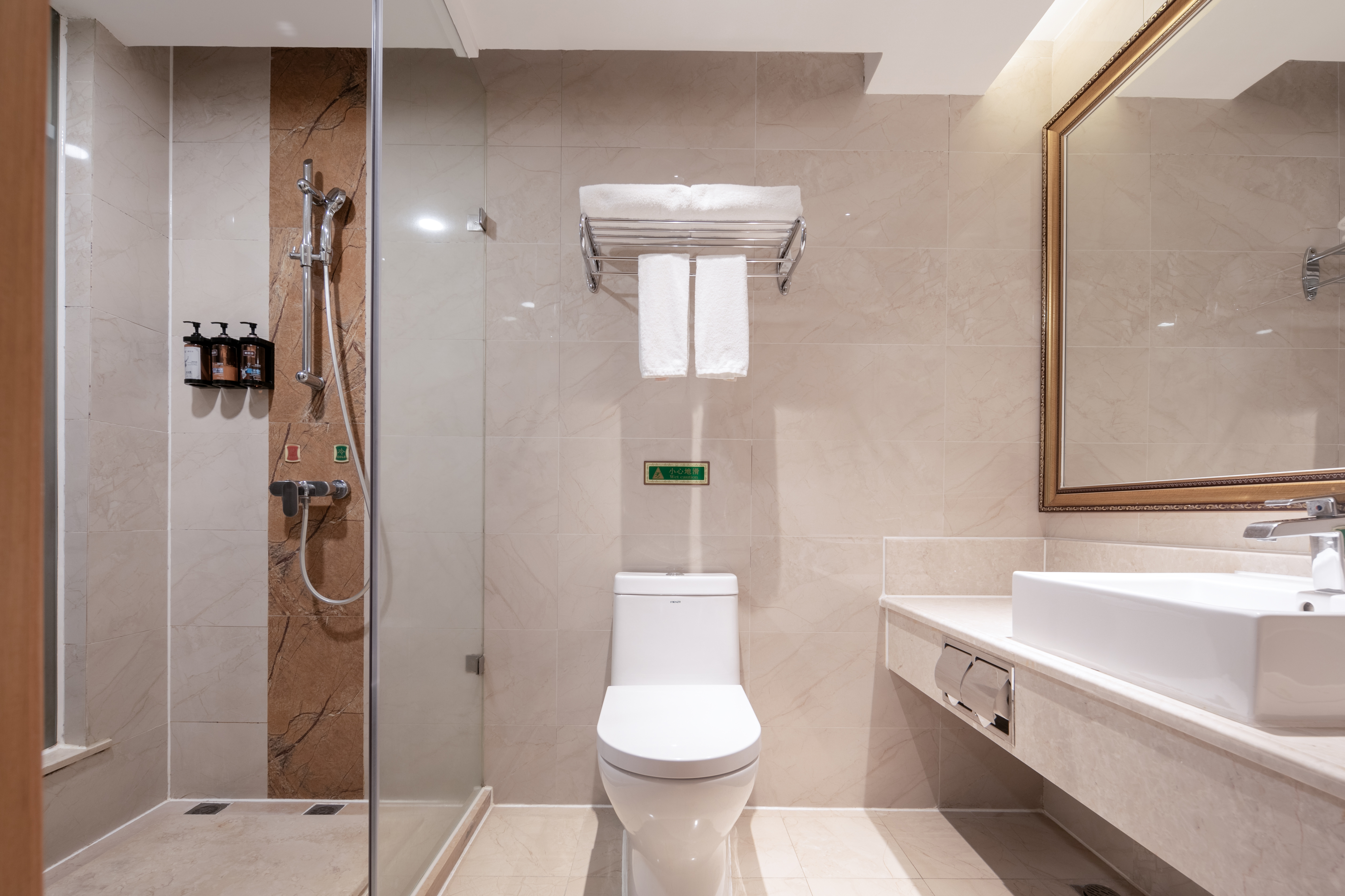 至臻&璞悅 | 商務套房 [一室一廳+落地窗+65寸電視]