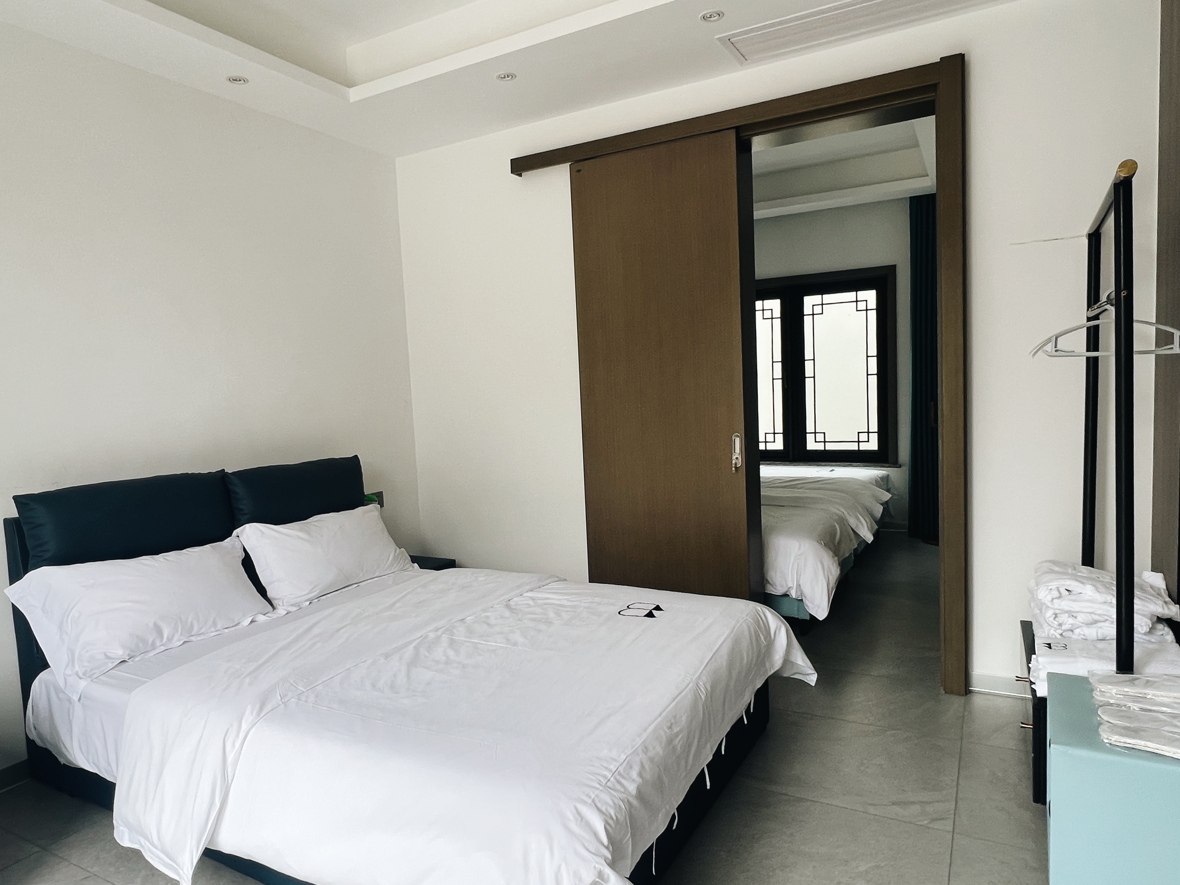 豪华四卧三衞影音花园别院