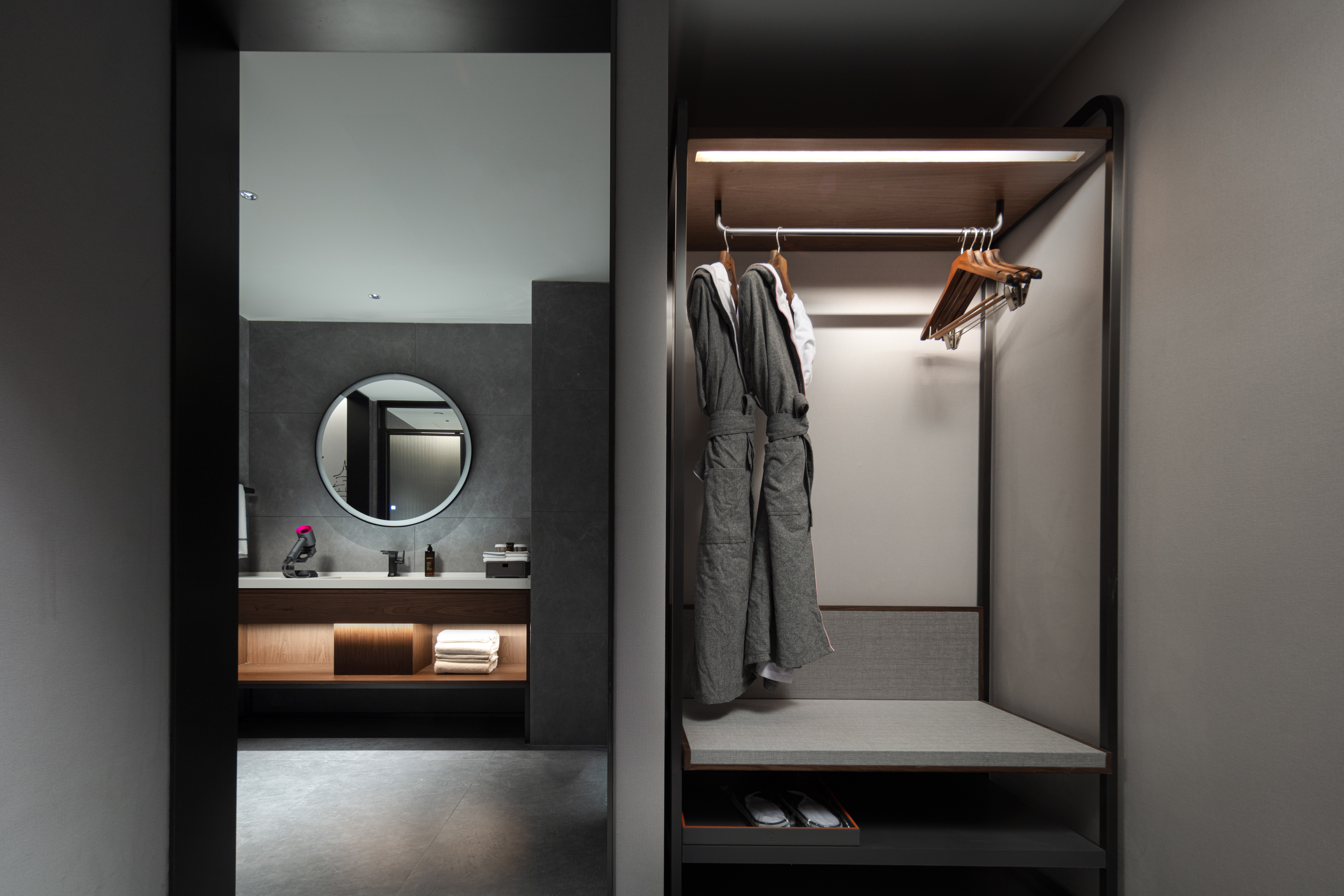 行政大床房（皮爷胶囊Coffee机+智能客控+丝涟床垫）