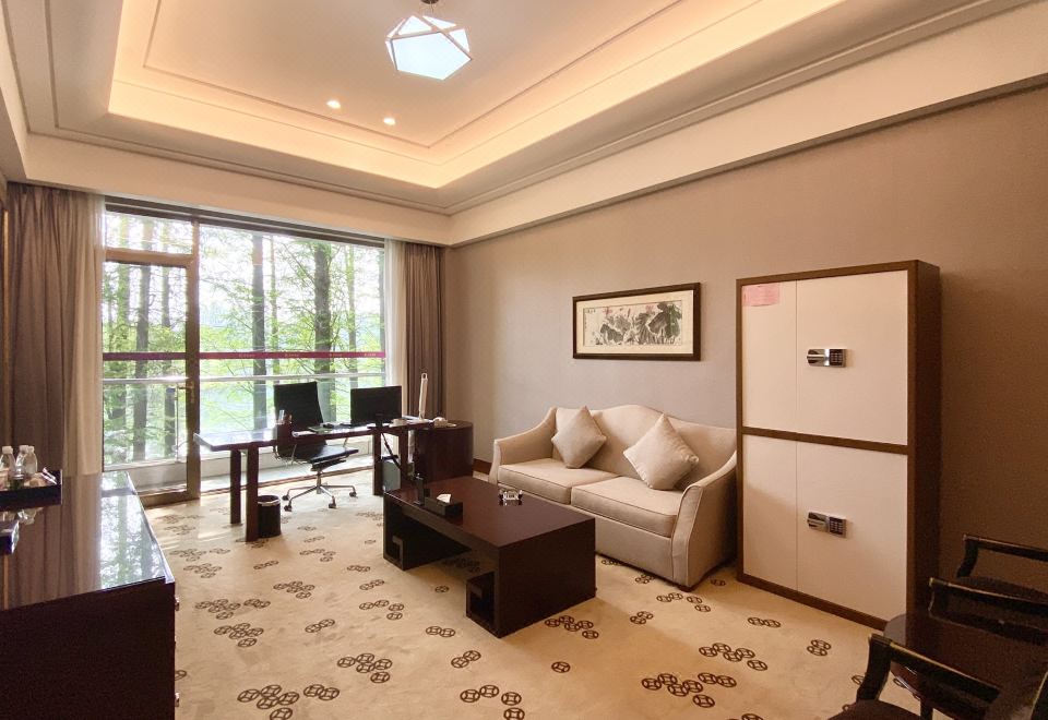 East Lake Hotel WuhanBaihua 2# Lake-View Suite