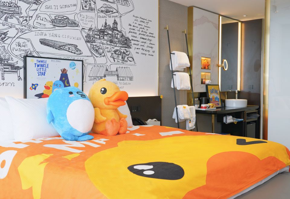 B.Duck小黄鸭主题房（手机投屏+小冰箱）