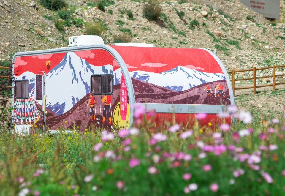 Pingcuo kangsang Everest base camp oxygen rich HotelOxygen Diffusion, Qingmeng Xinghe Double Bed Rv (Scenic View Terrace + Sunshade)