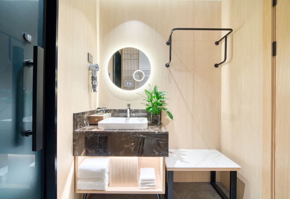 Sunset Small Building Big Bed Room [intelligent Voice Guest Control Small Degree &4K TV With Member Projection Screen & Smart Toilet & Dry And Wet Separation]