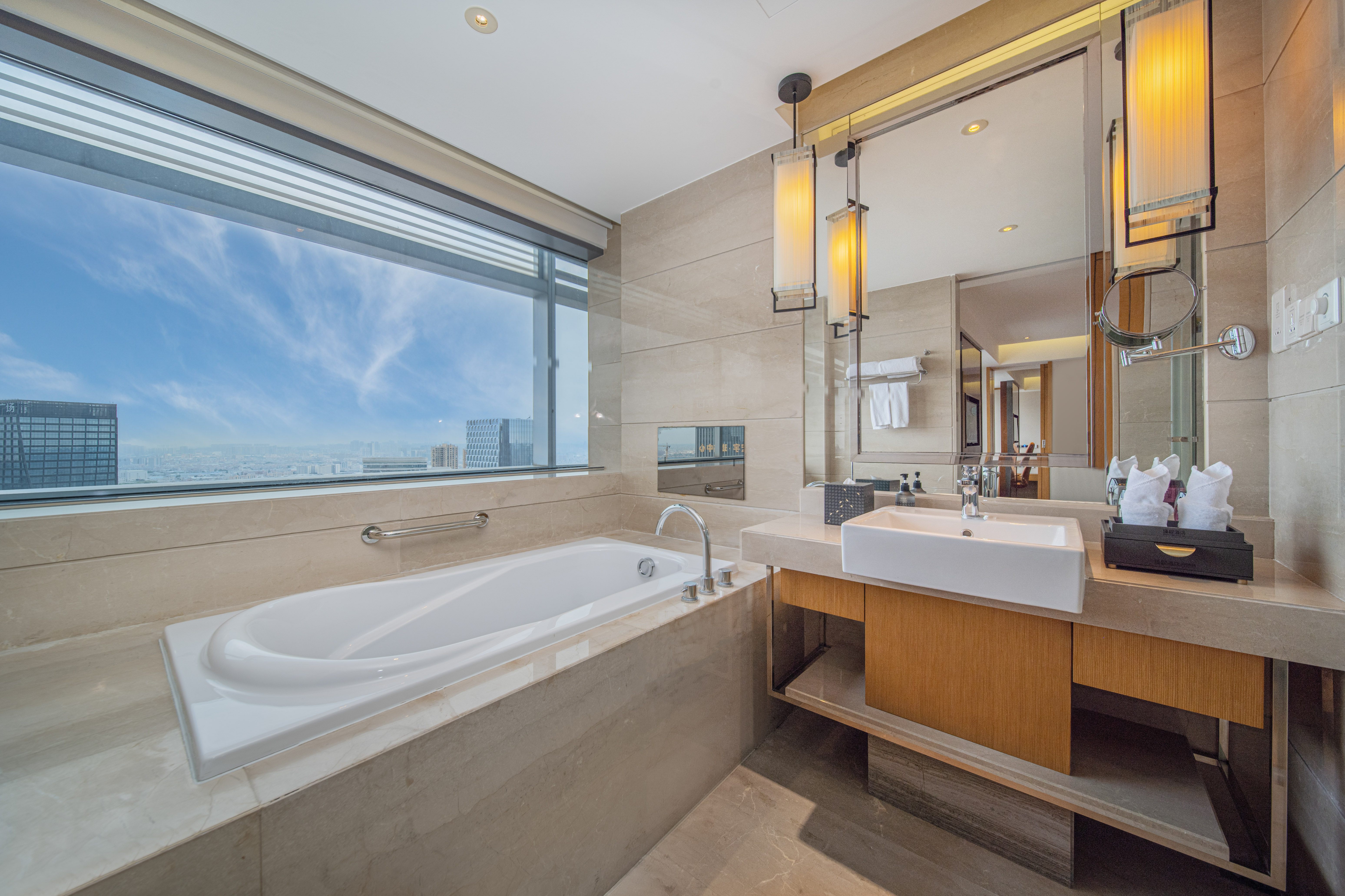 Elegant Executive Leisure Suite - Night View (Double Bed)