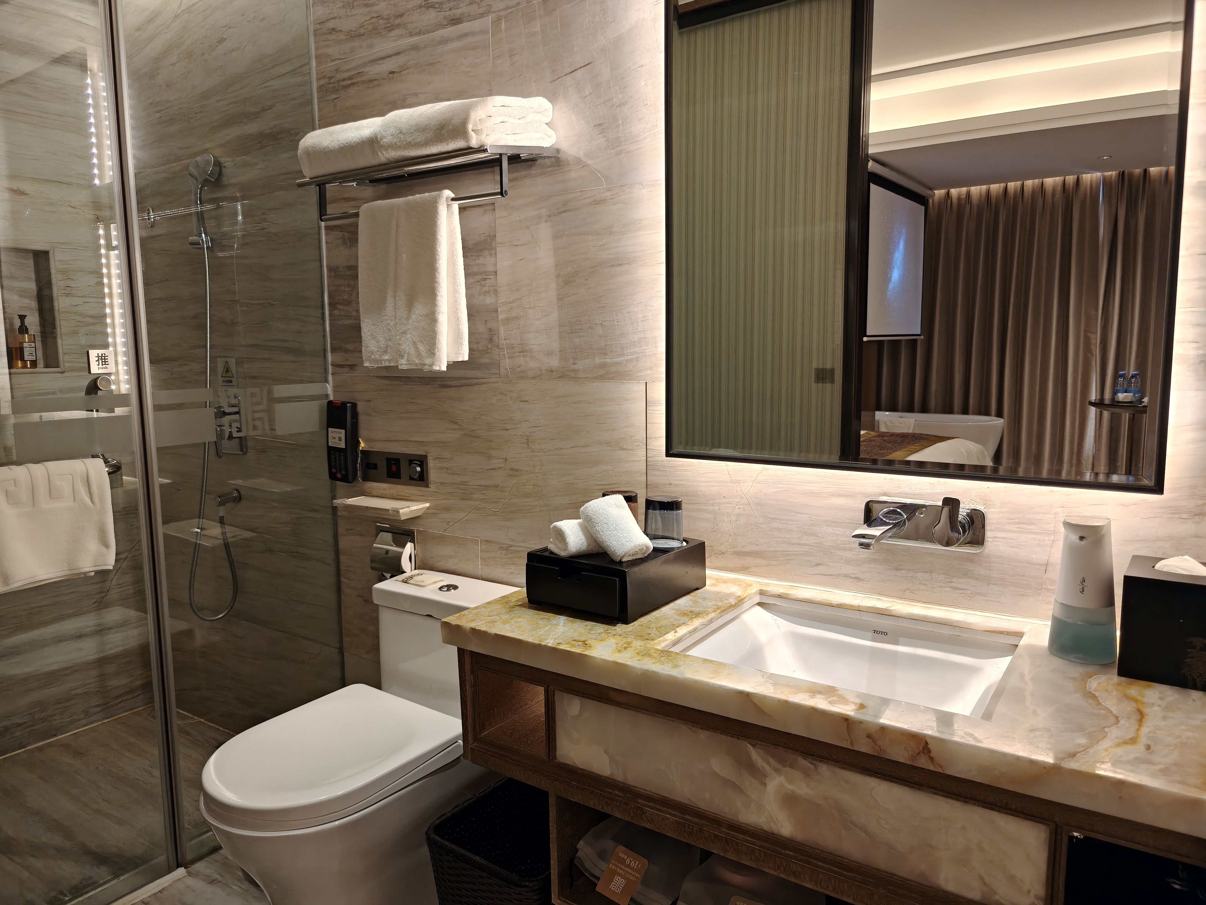 暮江影音多功能房