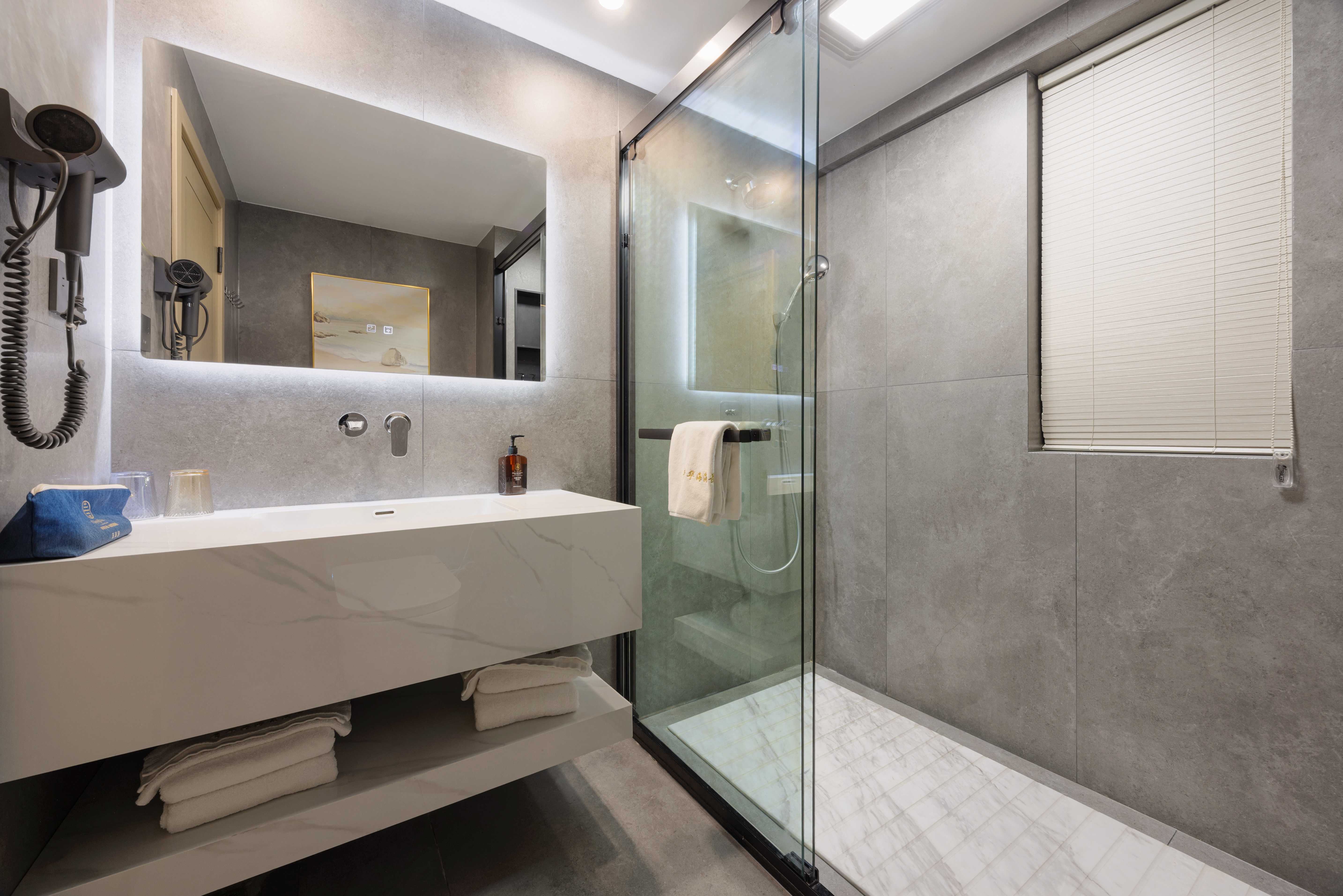 高空景观豪华套房（闲观夜街市井+定制静眠床品+智能马桶）