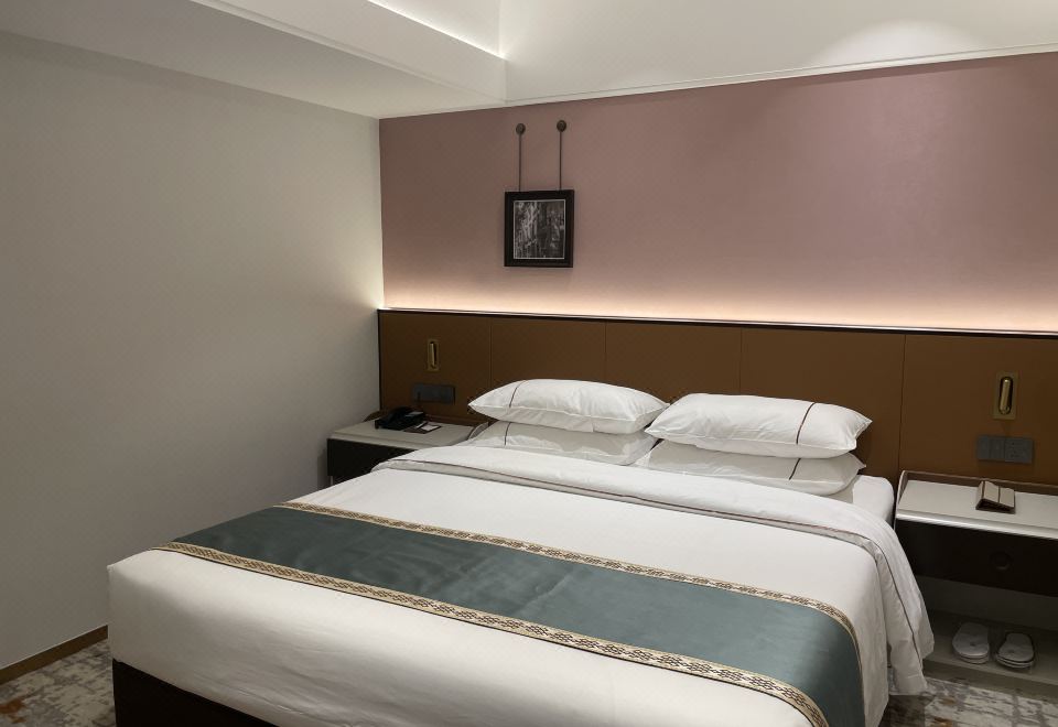 翠乐房欢聚三床房