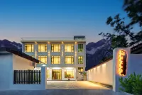 Qixia Mountain Residence Homestay (Huashan Scenic Area Tourist Center Store) Hotels in 