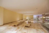Four Seasons Hot Spring Hotel (Da'an Nenjiangwan Wetland Park High-speed Railway Station)