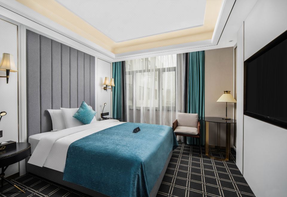 Deluxe Elegant Smart Room (Zero-Pressure Pillow)