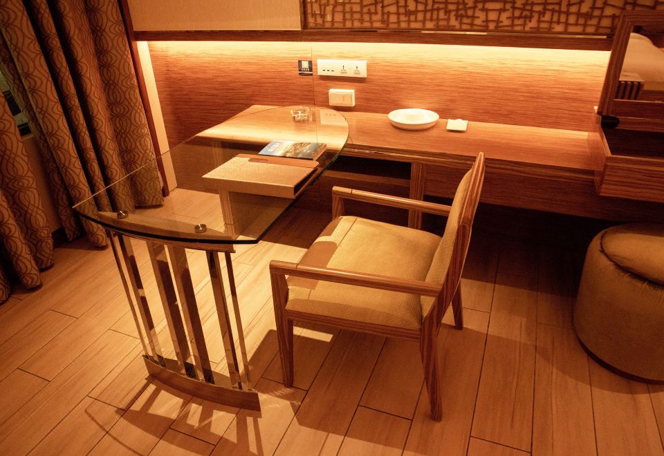 Regal Palace Hot Spring Hotel GuangzhouMountain-View Hot Spring Double Bed Room With Private Tub, Certified Spring Water, Balcony, Private Bathtub