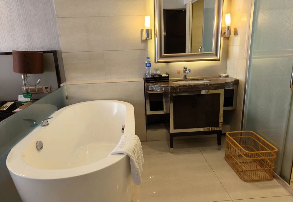 Clayton Hotel GuangzhouQueen Room With Memory Foam Mattress