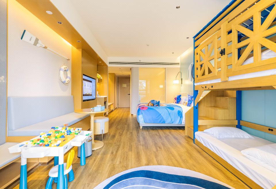 海泉寶貝主題親子步步高房（MINI吧+天然乳膠枕）