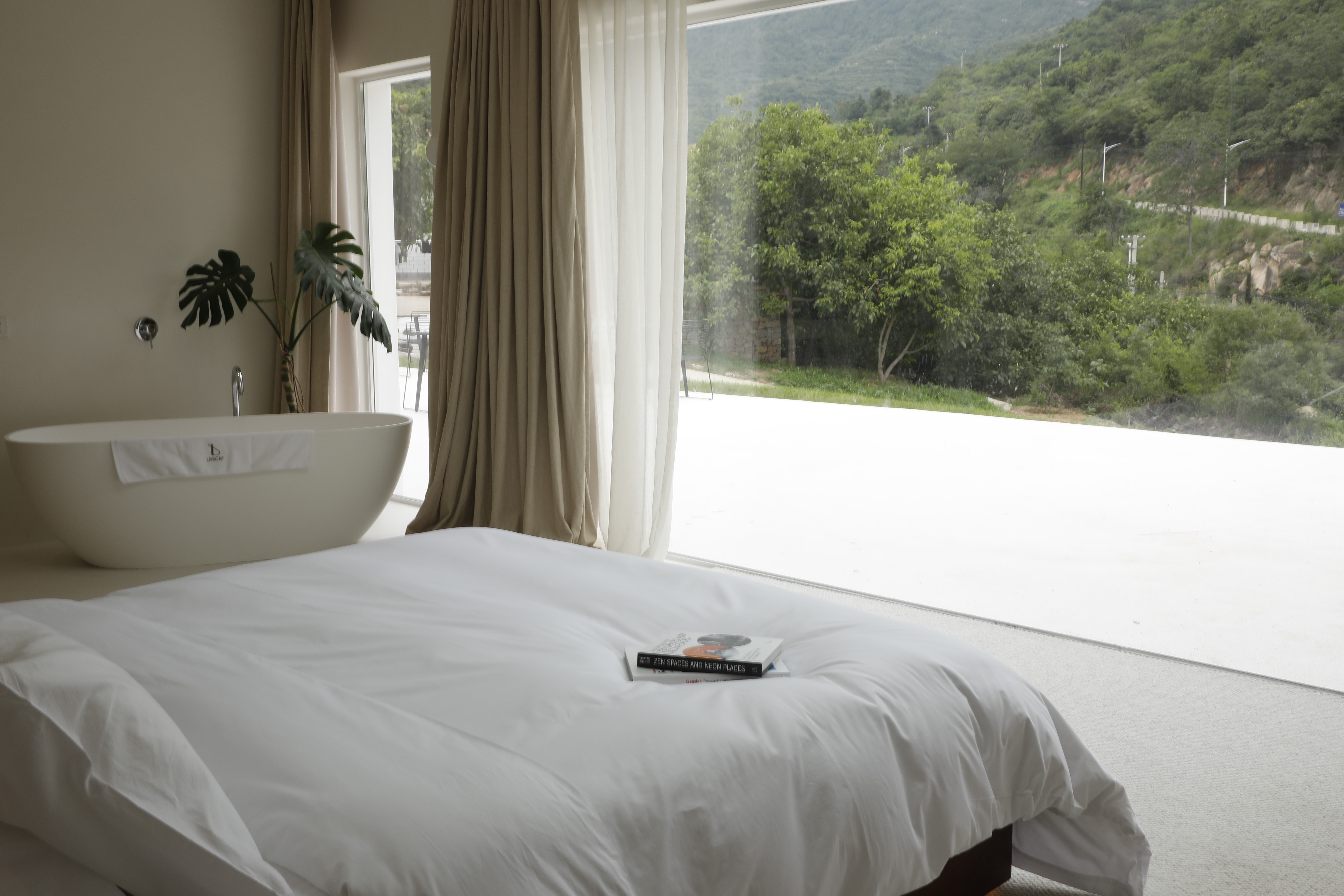 晚安，本杰明丨浴缸大床房（全屋进口微水泥，科勒衞浴，金可儿床垫，网红冰箱）