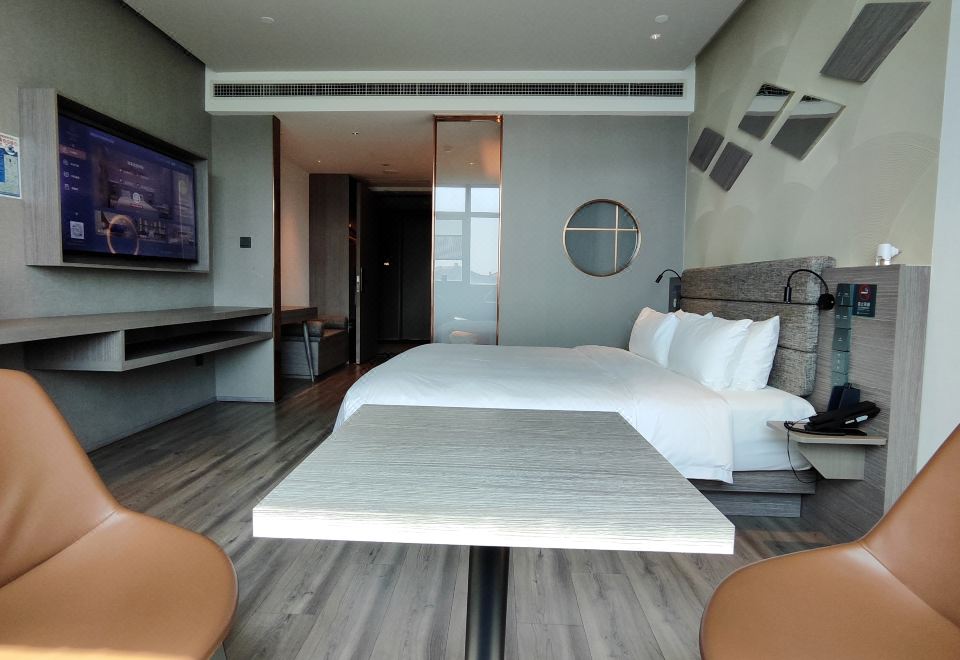 甄选大床房（加热毛巾杆+小冰箱+智能镜）