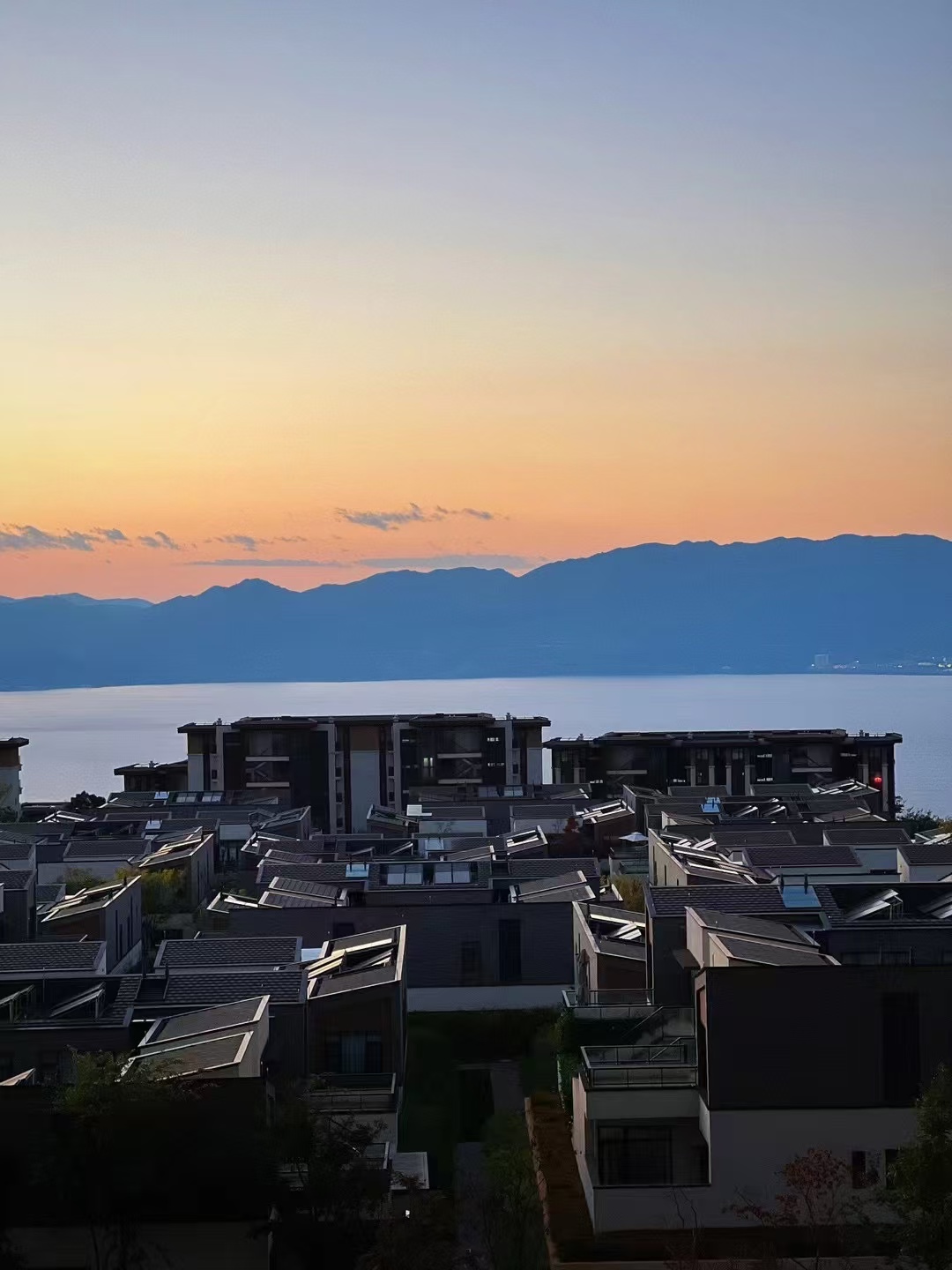 漫云·湖景大床房