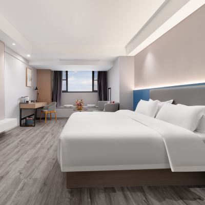 望月丨休閒景觀大床房「休閒茶台-智能客控-高品質床品」 貴陽斯邁卡爾頓飯店（觀山湖區貴陽北站店）優惠