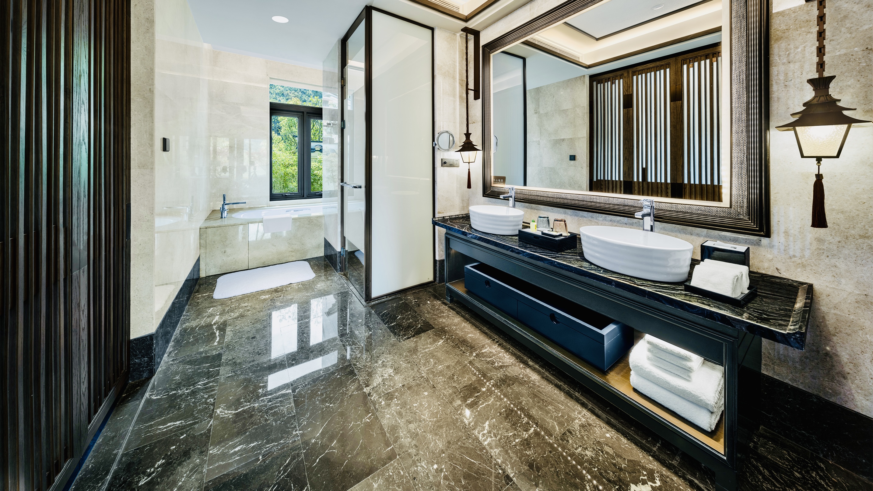 湖景庭院露台大床单卧别墅