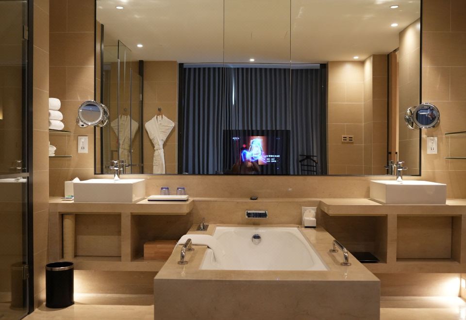 豪華山景露臺套房