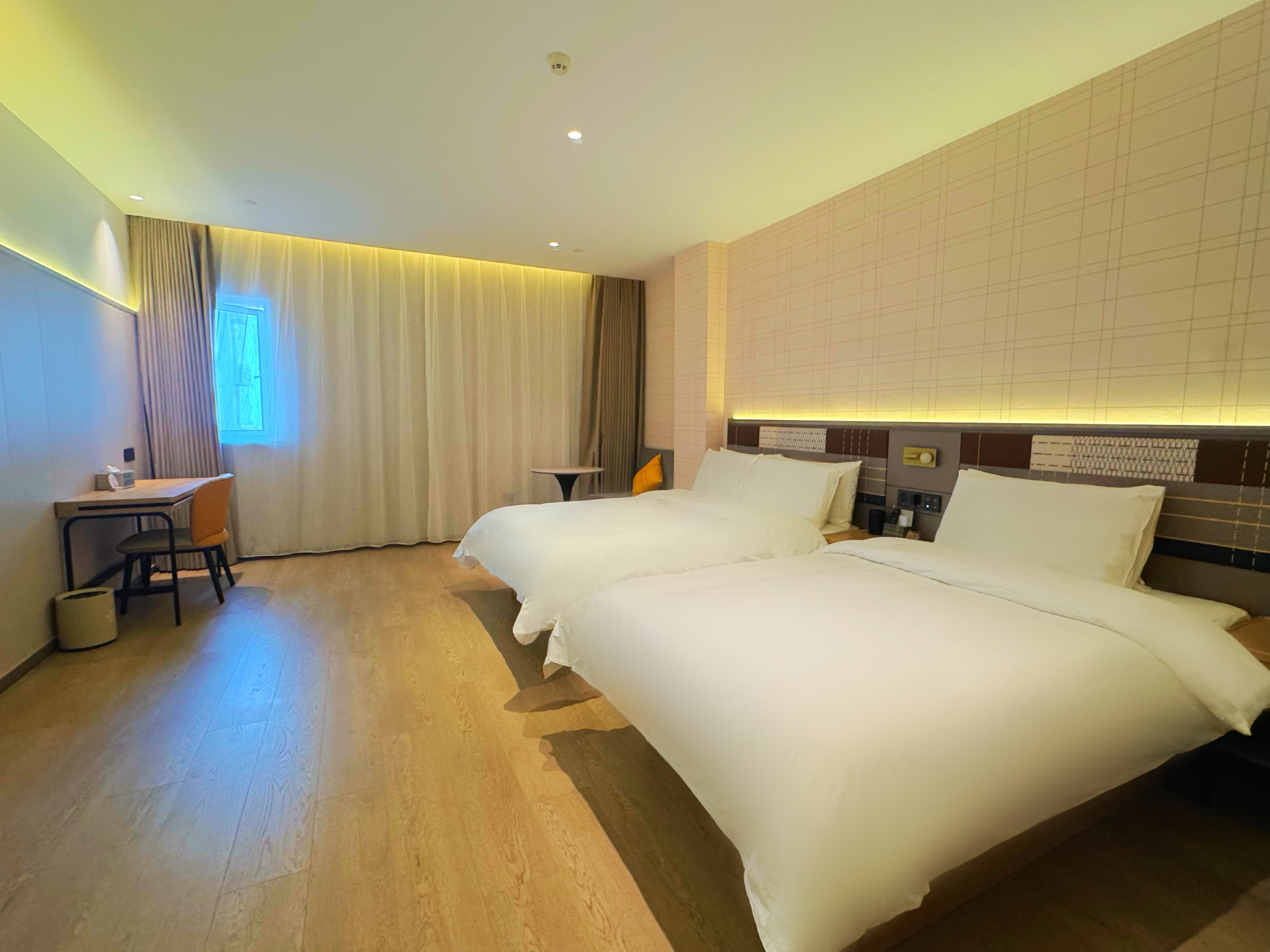 家庭房（智能客控+手机投屏+徕芬吹风机）