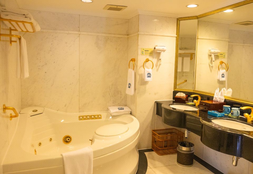 海底小縱隊主題房（卡通布置+沙發茶幾+超大洗浴間）