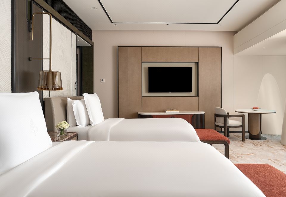 Four Seasons Hotel GuangzhouSkyline City View Room With Two Double Beds