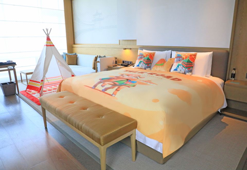 丝绸之路主题湖景套房