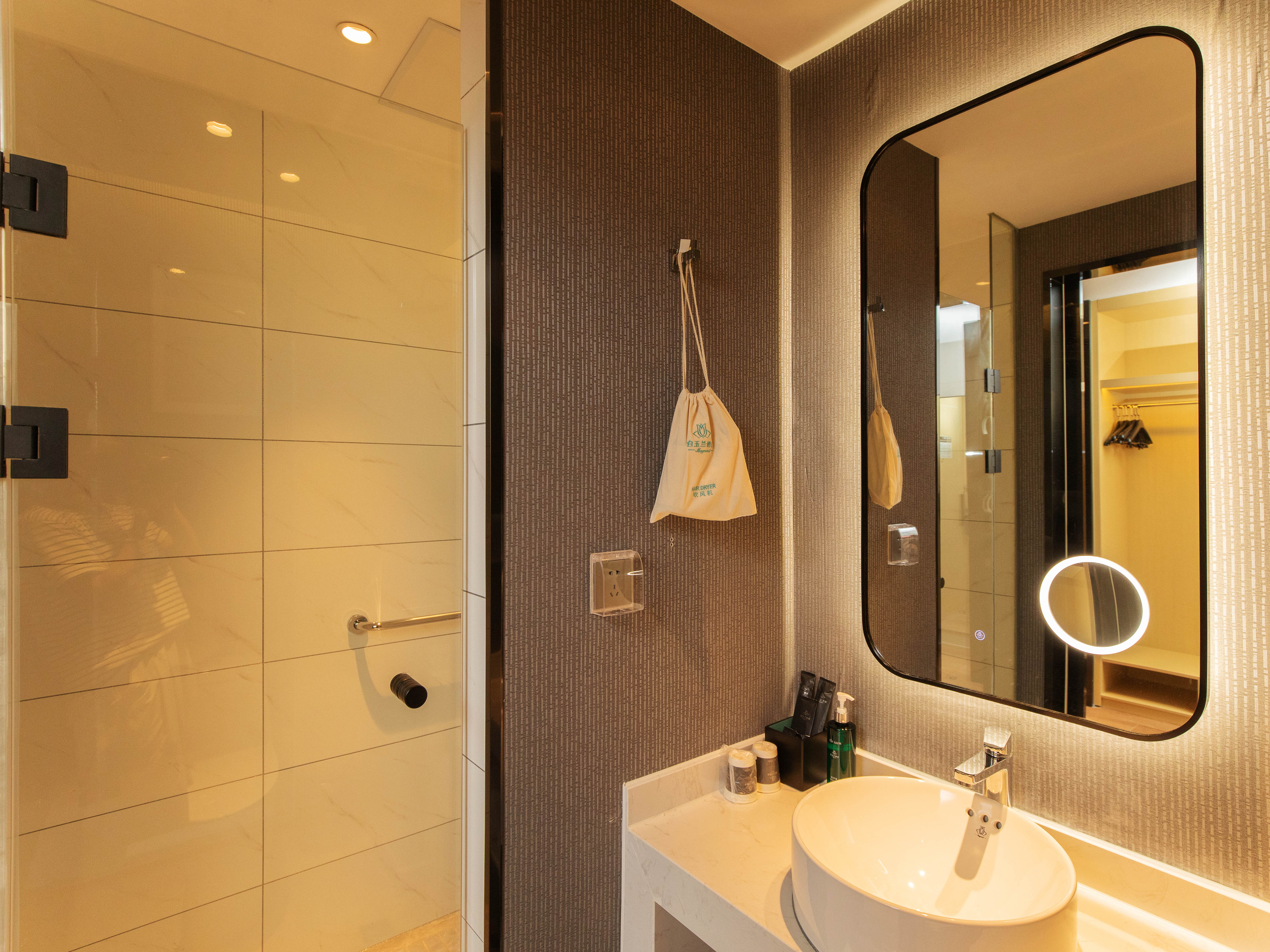 零压静雅大床房【零压床垫+阳光满室+舒适办公】