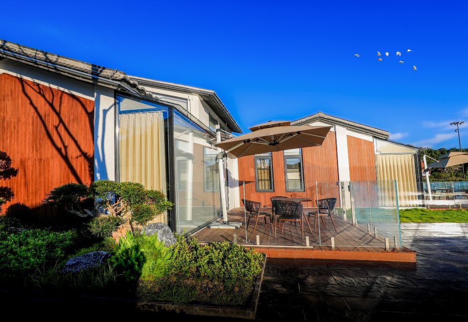 轻奢江景大床房B