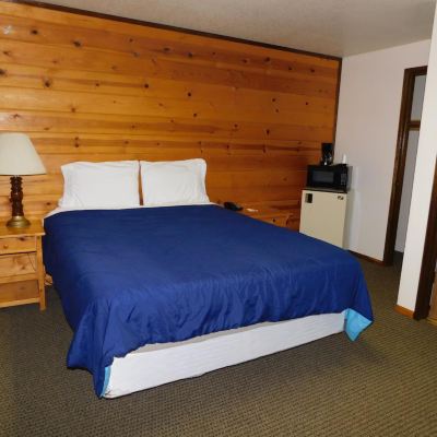 Deluxe Queen Bed Packwood Inn Promo Code