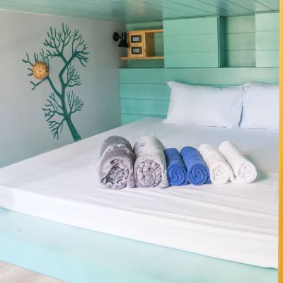 พ็อดคิงไซส์ในห้องพักรวมชายหญิง รหัสโปรโมชั่น เดอะ สนัก แอร์พอร์ตเทล