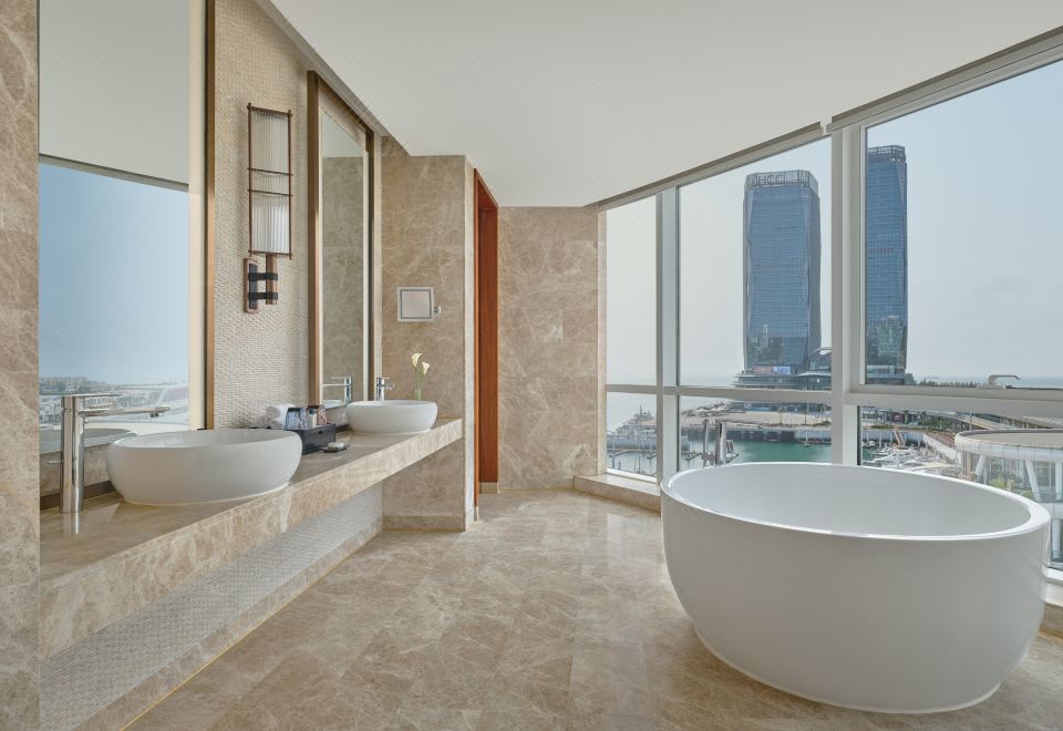 尊享行政海景套房|陽臺【270°海景】