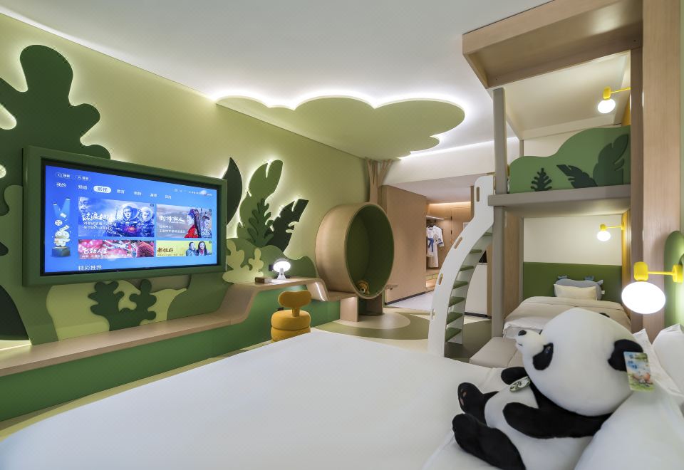 迷幻森林主题家庭房