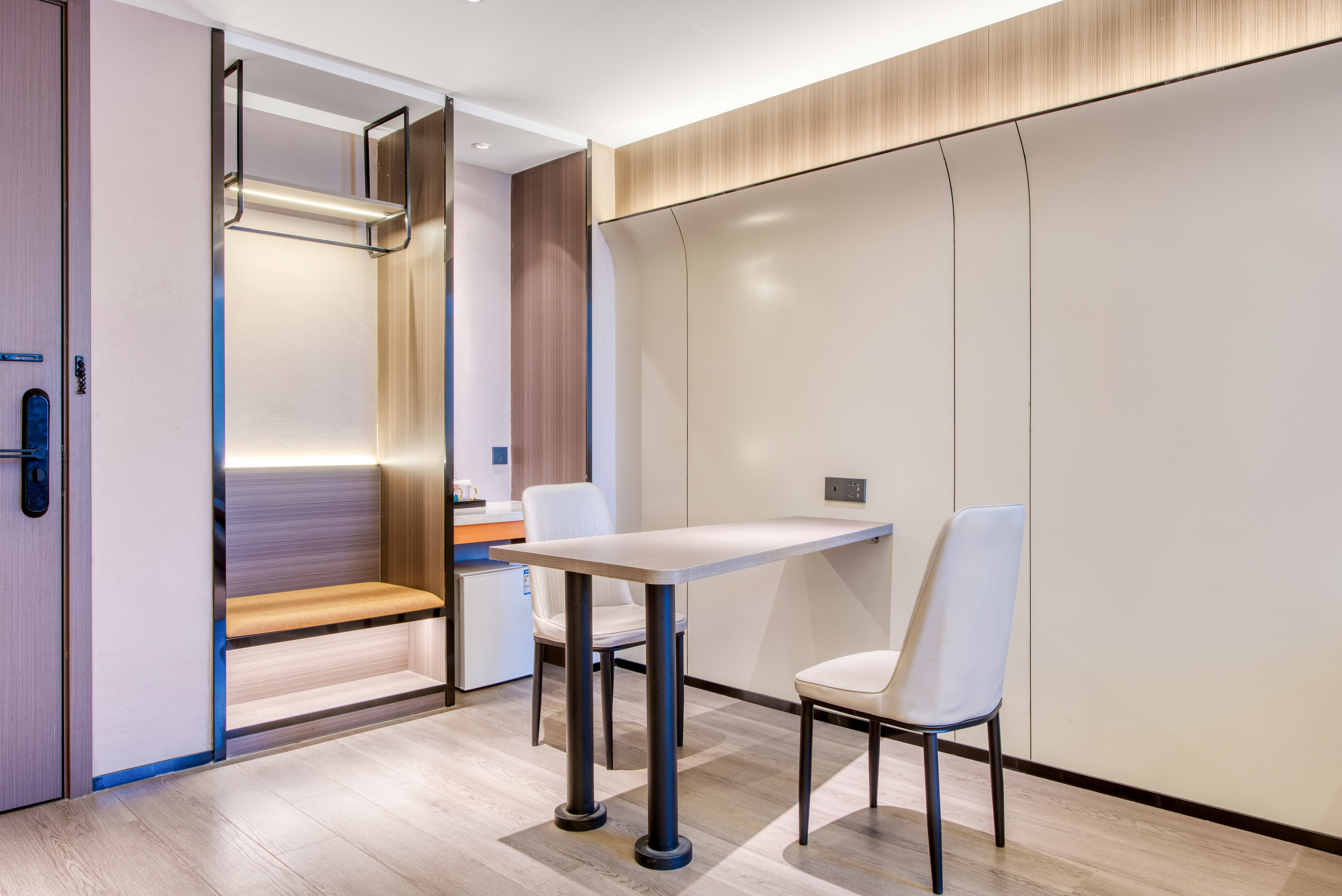 橙静豪华大床房