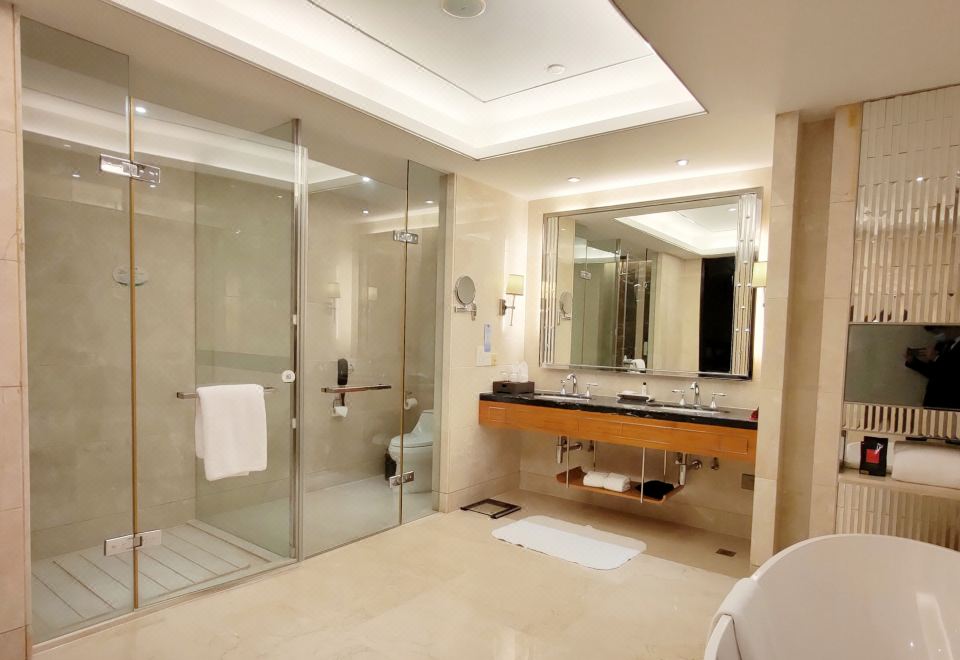 豪華河景大床房