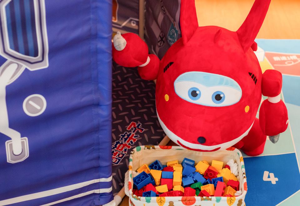 酷芽超級飛俠太空湖景雙床房