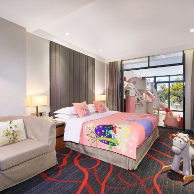 親子雙臥套房|滑梯高低床|私享露台|孩童帳篷|小木馬 維納斯皇家飯店（桂林象鼻山日月雙塔店）優惠