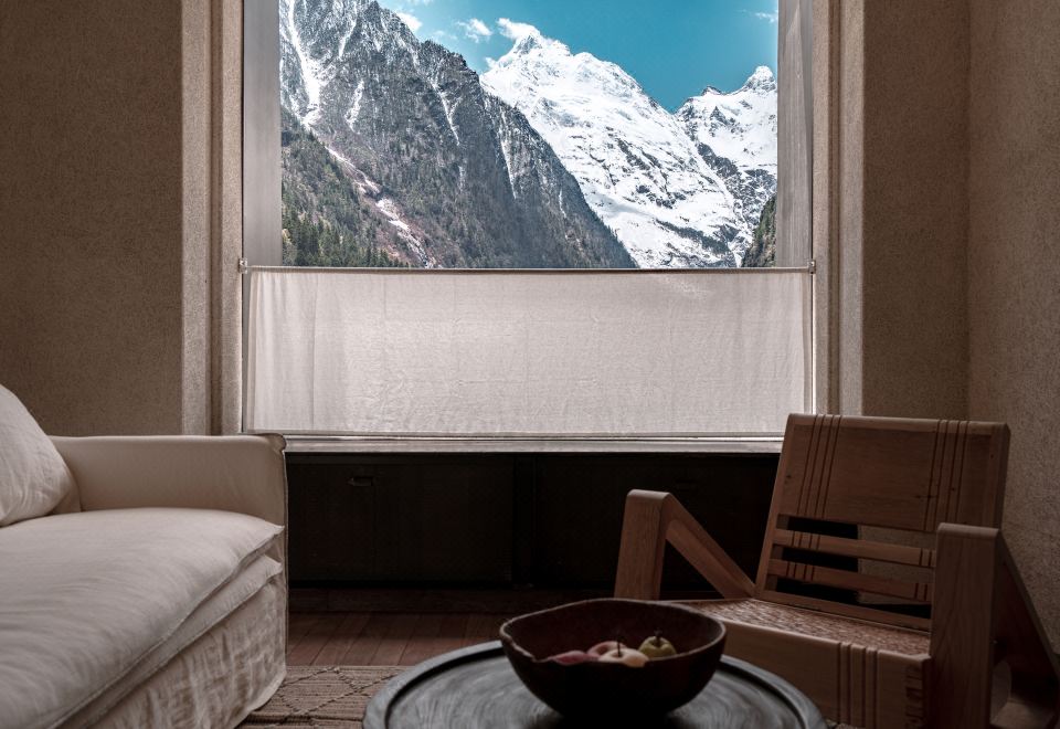 Guyu Double Bed Room