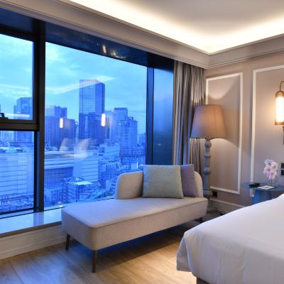 商務大床房（繁華都市城景+雨淋頂噴+商務辦公） 成都太古裏春熙美居酒店優惠