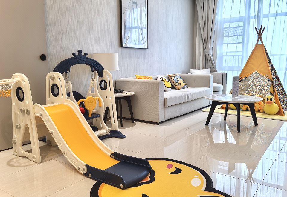 Somerset Haizhu Centre GuangzhouBduck Little Yellow Duck Connecting Three-Bedroom Suite (Washing Machine + Kitchen + Two Bathrooms)