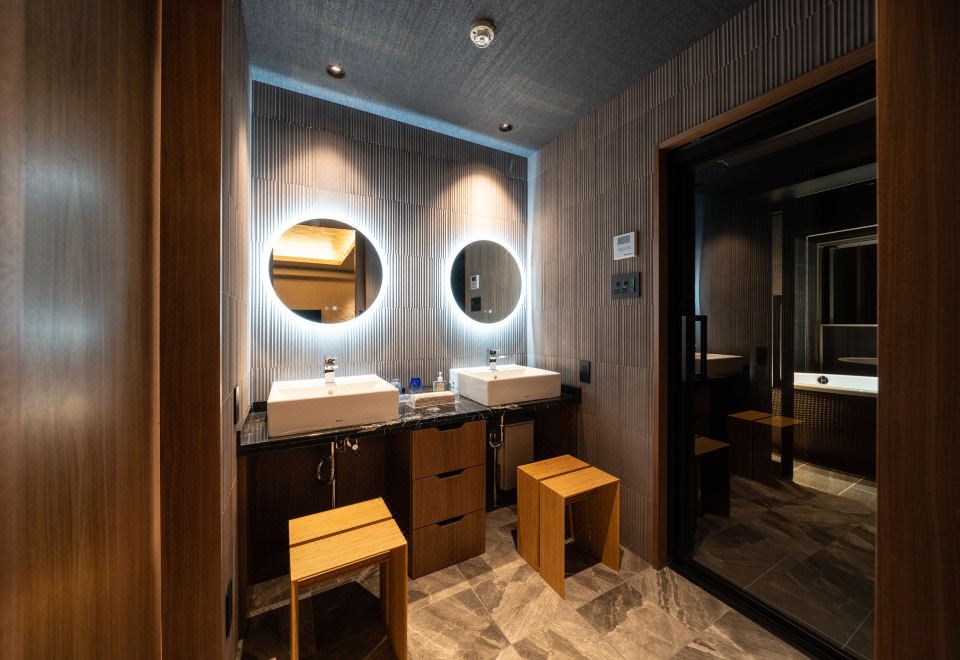 附樓4F和洋室帶富士山景觀浴缸臥室靠窗