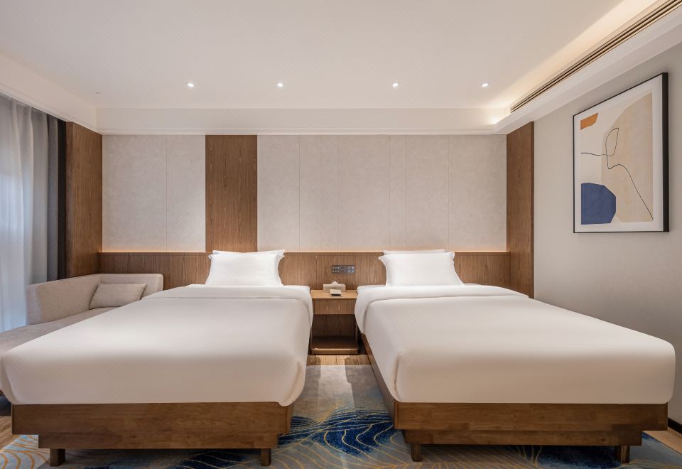 Mufeng Peaceful Slumber Twin Room (Mini Fridge + Premium Toiletries + Ironing Facilities)
