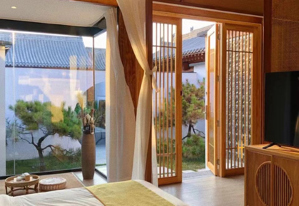 景观浴池套房『幽玄』｜室内温泉.落地窗茶台