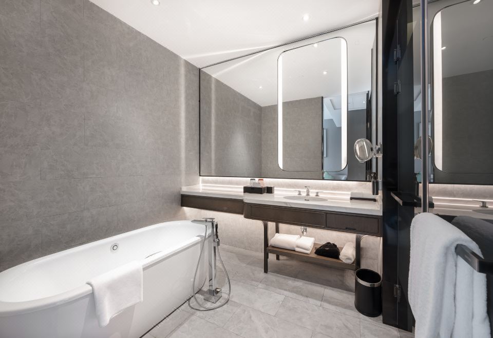 雪遥行政湖景双床房