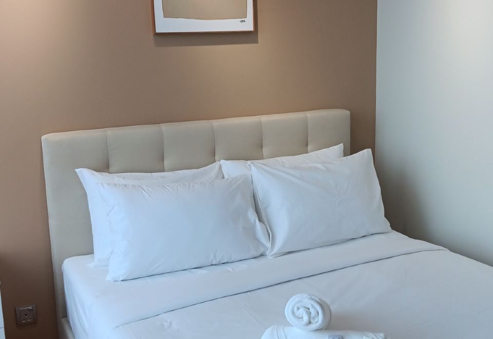 Sky Suites KLCC Homestay by BIRDY STAYHigh-floor 2-bedroom Suite 1 Bathroom With KL Tower View