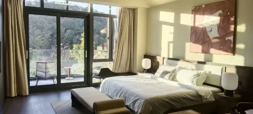 Mouding Tranquil Lakeside Retreat