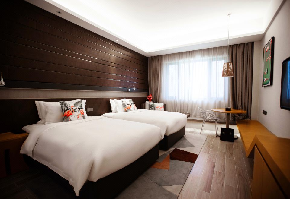 Flamingo Harbour HotelDeluxe Lake View Twin Bed